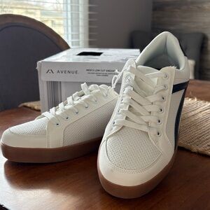 Avenue Men's Cream and Black Sneakers NWT